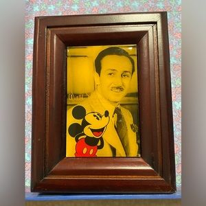 Vintage Walt Disney with Mickey New watch w/COA  Unisex (115)